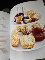 Baka som en stj&auml;rna : vinnare av Hela Sverige Bakar 2016