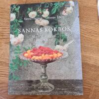 Sannas kokbok : mat fr&aring;n tr&auml;dg&aring;rd, skog och hav