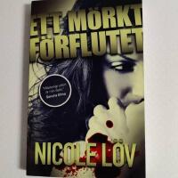 Ett m&ouml;rkt f&ouml;rflutet