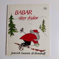 Babar &aring;ker skidor