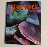 Bladverk : lugn bakgrund eller dramatisk effekt i tr&auml;dg&aring;rden