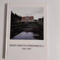 Hemv&auml;rnets stridsskola 1943-1993 : en minnesbok om HvSS 50-&aring;riga verksamhet