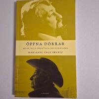 &Ouml;ppna d&ouml;rrar : guide till 56 f&ouml;rfattares hus och milj&ouml;er