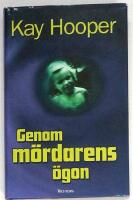 Genom m&ouml;rdarens &ouml;gon