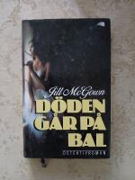 D&ouml;den g&aring;r p&aring; bal : [detektivroman]
