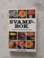 Svampbok : 100 svampar i f&auml;rg : beskrivningar, recept