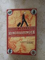 Hundra&aring;ringen som klev ut genom f&ouml;nstret och f&ouml;rsvann