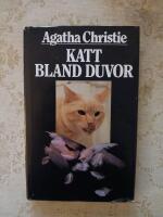 Katt bland duvor