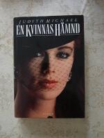 En kvinnas h&auml;mnd