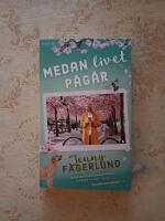 Medan livet p&aring;g&aring;r