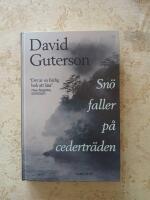 Sn&ouml; faller p&aring; cedertr&auml;den