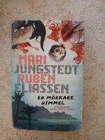 En m&ouml;rkare himmel