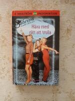 H&auml;xa med r&auml;tt att trolla (Sabrina ton&aring;rsh&auml;xan nr: 12) (2975)