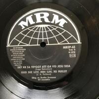 "Det &auml;r s&aring; tryggt att g&aring; vid Jesu sida" + 3