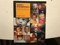 Barnet i dokument&auml;ren : &aring;tta ess&auml;er om att skildra barn och unga dokument&auml;rt i radio & film/tv