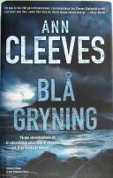 Bl&aring; gryning - kriminalroman