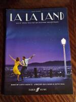 La la land : easy piano songbook - featuring 10 simplified arr.