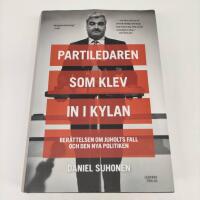 Partiledaren som klev in i kylan : ber&auml;ttelsen om Juholts fall och den nya politiken