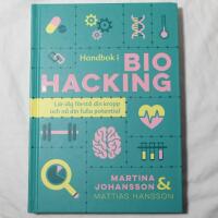 Handbok i biohacking : l&auml;r dig f&ouml;rst&aring; din kropp och n&aring; din fulla potential