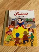 Sn&ouml;vit och de sju dv&auml;rgarna