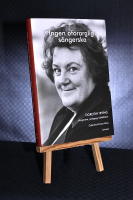 Ingen of&ouml;rarglig s&aring;ngerska : Dorothy Irving. S&aring;ngerska, pedagog, folkbildare