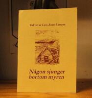 N&aring;gon sjunger bortom myren