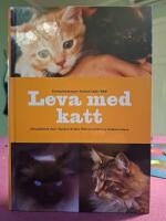 Leva med katt : alla godk&auml;nda raser - sjukdom & h&auml;lsa - r&aring;d vid uppf&ouml;dning - Kattens historia