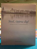 Stad, &ouml;ppna dig! : vandringar och f&auml;rder i Kristianstad med omnejd