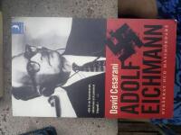 Adolf Eichmann : byr&aring;krat och massm&ouml;rdare