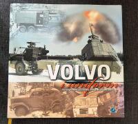 Volvo i uniform : terr&auml;ngfordon och milit&auml;r materiel genom tiderna