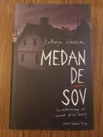 Medan de sov : en unders&ouml;kning om mordet p&aring; en familj