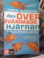 Den &ouml;versv&auml;mmade hj&auml;rnan : en bok om arbetsminne, IQ och den stigande informationsfloden