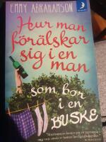 Hur man f&ouml;r&auml;lskar sig i en man som bor i en buske - roman