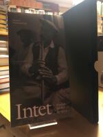 Intet. Musiker. Medier. Mystiker.