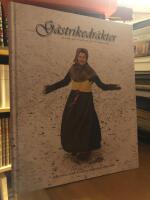 G&auml;strikedr&auml;kter. Bland nattkappor och tvinnsk&ouml;rt.