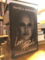 Love, Pamela. Den officiella biografin.