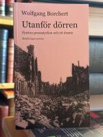 Utanf&ouml;r d&ouml;rren. Fjorton prosastycken och ett drama.