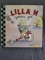 Lilla H cyklar p&aring;