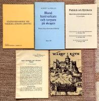 Stationsnamnen vid Varberg-&Auml;trans j&auml;rnv&auml;g. + N&aring;gra kulturbilder fr&aring;n 1700-talets Halland. + Flab&auml;ck och Bj&ouml;rkeris. N&aring;gra bidrag till Nordhallands historia. + Bland hantverkare och torpare p&aring; skogen. Minnen fr&aring;n en f&ouml;rsvunnen folkgrupp. + Varbergs slott och f&auml;stning.