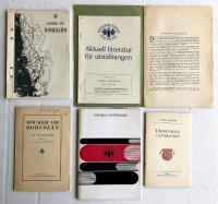 B&ouml;cker om Bohusl&auml;n. En &ouml;versikt. + Uddevalla i litteraturen. + Litteratur om Bohusl&auml;n. + Litteratur om Bohusl&auml;n. + Aktuell litteratur f&ouml;r utst&auml;llningen. Inbjudan till Bohusl&auml;n - Semesterlandet 21/7 - 12/8 1967.+  B&ouml;cker om Bohusl&auml;n