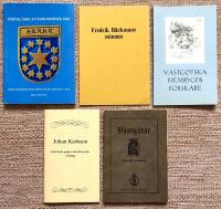 V&auml;stg&ouml;tar. Biografisk uppslagsbok. + V&auml;stg&ouml;tska hembygdsforskare. En utst&auml;llning &aring; V&auml;sterg&ouml;tlands Museum i Skara 3 juni - 15 sept. 1956. Nr 7/150. + F&ouml;rvaltare av Guds brokiga n&aring;d. Minnesteckningar &ouml;ver pr&auml;ster i Skara stift 2009-2013. + Erik Karls-pojken fr&aring;n Kronvike i Hoting. + Fredrik B&auml;ckmans minnen