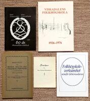Viskadalens folkh&ouml;gskola 1926-1976. + Str&ouml;mmaskolans elevf&ouml;rbund 60 &aring;r. 1920-1980. + Ber&auml;ttelse &ouml;ver Skara stifts 55:e folkskoll&auml;rarem&ouml;te i Ulricehamn den 3, 4 och 5 juli 1929. + Folkh&ouml;gskoleverksamhet utanf&ouml;r lektionssalarna. + Stadgar f&ouml;r S&ouml;dra &Auml;lvsborgs Bildningsf&ouml;rbund
