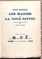 Les mari&eacute;s de la Tour Eiffel avec un portrait de l'auteur par Jean Victor Hugo. Nr 572/1000