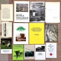 Marks h&auml;rad i V&auml;sterg&ouml;tland: Kvarnar i Kinnarumma. + S&auml;tila sparbank 75 &aring;r. 1906-1981. + Kort historik med anledning av 50-&aring;rsfirandet av R&ouml;dakorsverksamheten i Fotsk&auml;l och Tostared. + Logen 1583 Viljan Fritsla 100 &aring;r. Jubileumsskrift. + Fritsla. Marks kommun. Centrala delen m.m. Utvecklingsm&ouml;jligheter. + En bil kommer lastad... Handlingar i Marks kommunarkiv och Marks f&ouml;reningsarkiv ber&auml;ttar om livet i Mark. + S&auml;tila R&ouml;dakorskrets 50 &aring;r 1941 17/11 1991. + Generalplan f&ouml;r Rydboholm inom Seglora och Kinnarumma socknar i &Auml;lvsborgs l&auml;n. Uppr&auml;ttad 1946-1947 inom Eglers stadsplanebyr&aring; i Stockholm. + Hembygdsf&ouml;reningar i Marks kommun. + Seglora gamla pr&auml;stg&aring;rd. + Hembygden. Nr 2 1991. + Seglora &aring;lderdomshem. Ark. Sar Bo Boustedt och Hans-E. Heineman. + Biskop Carl Block