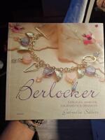 Berlocker : g&ouml;r egna armband, halsband och &ouml;rh&auml;ngen