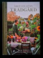 &Aring;ret i en liten tr&auml;dg&aring;rd