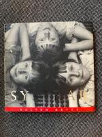 Systrar: En fotografisk hyllning