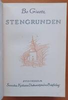 Stengrunden : En sj&auml;lav&aring;rdsbok -  (Tidig utg&aring;va med b&auml;gge omslag medbundna!)
