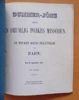 Dummer-J&ouml;ns. - eller en drumlig pojkes miss&ouml;den. - En mycket rolig ber&auml;ttelse f&ouml;r barn. - Med 16 upplysande taflor.   - (Samtliga gravyrer handkolorerade och i mycket bra kondition.)