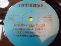 KEJSARENS NYA KLÄDER